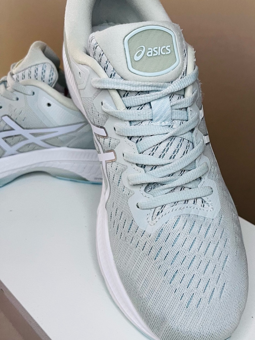 ASICS Women's size 9 Pale Blue & White Running Sneakers Dynamic Duomax Flytefoam - Picture 4 of 11